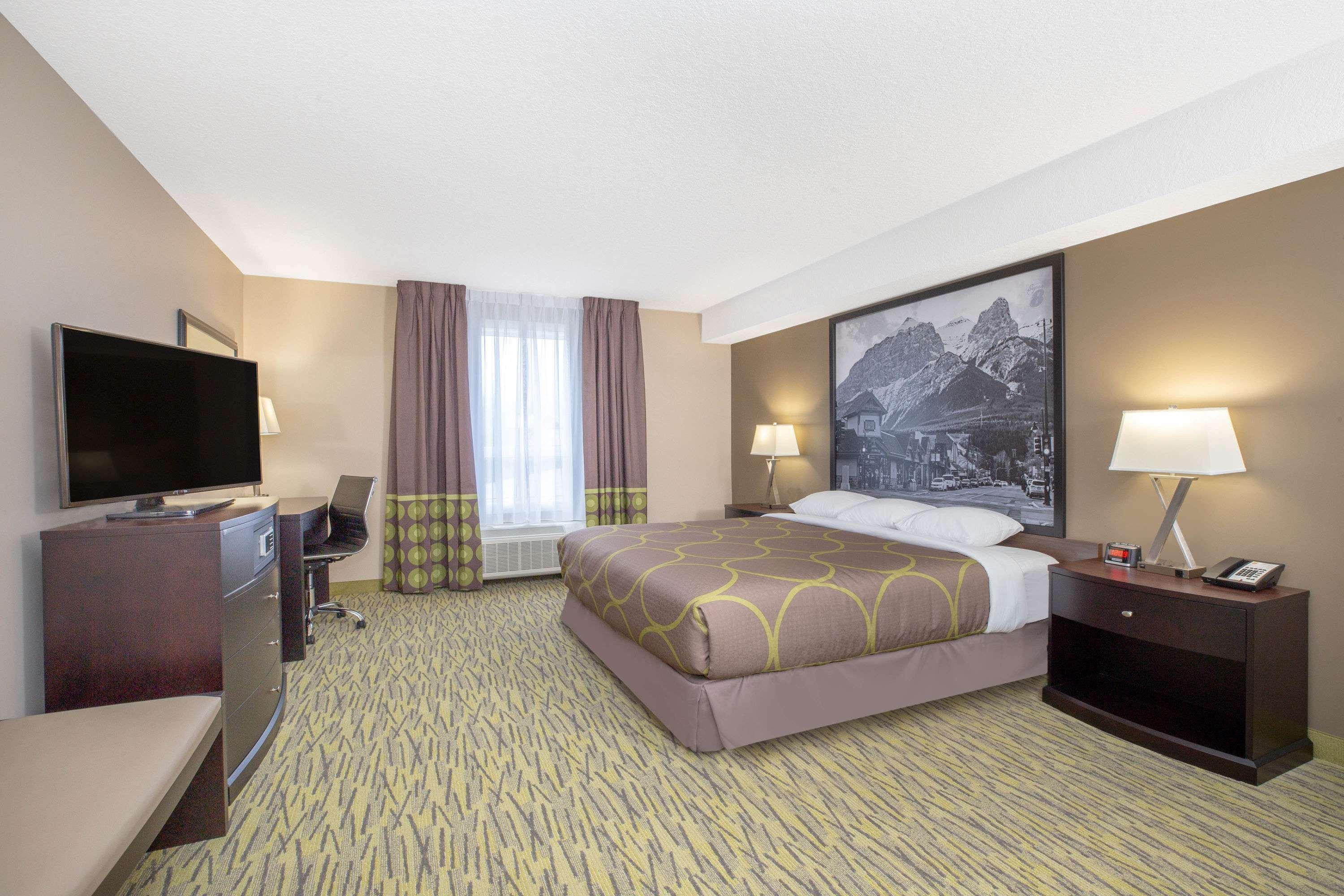 Super 8 By Wyndham Canmore Eksteriør billede