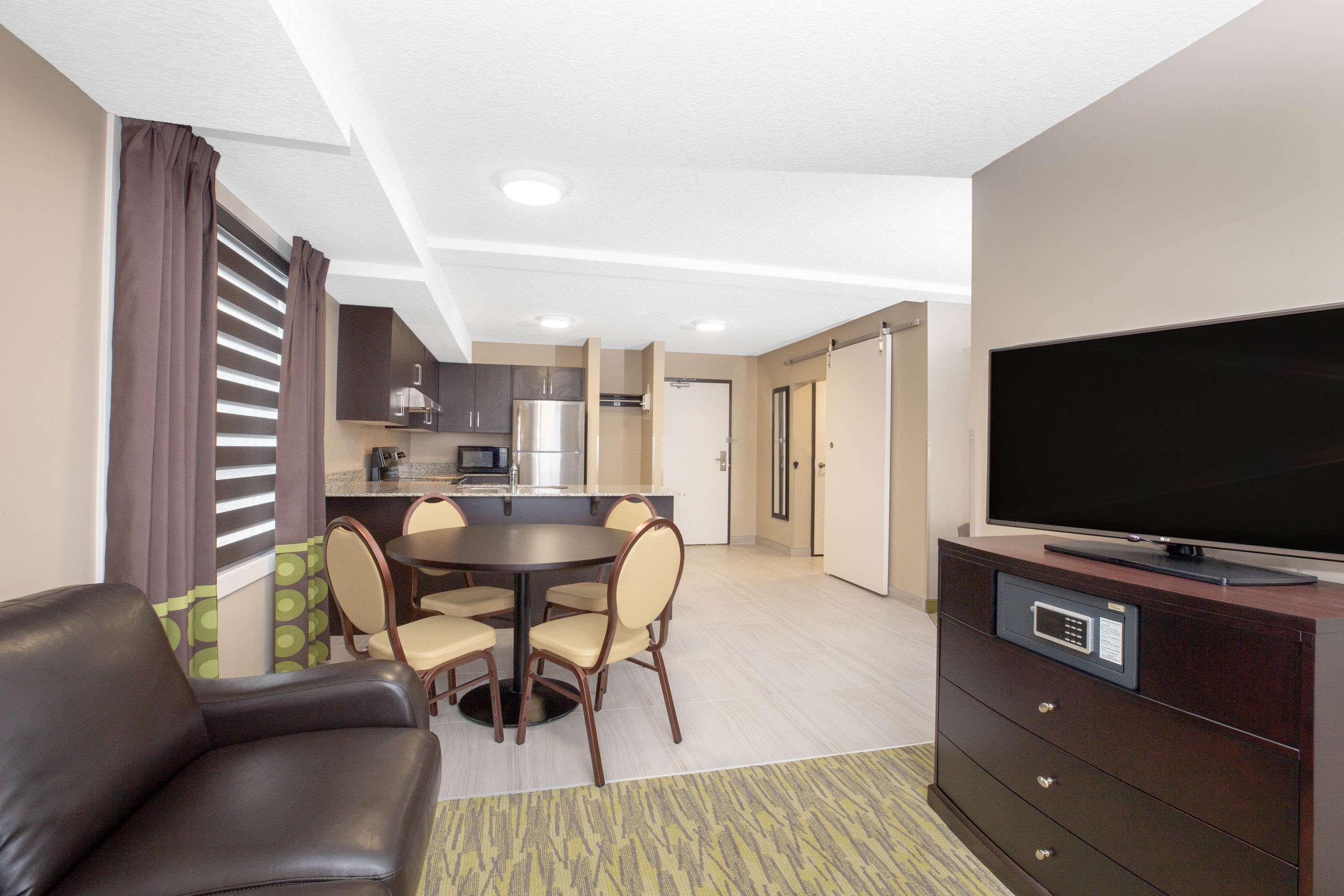 Super 8 By Wyndham Canmore Eksteriør billede