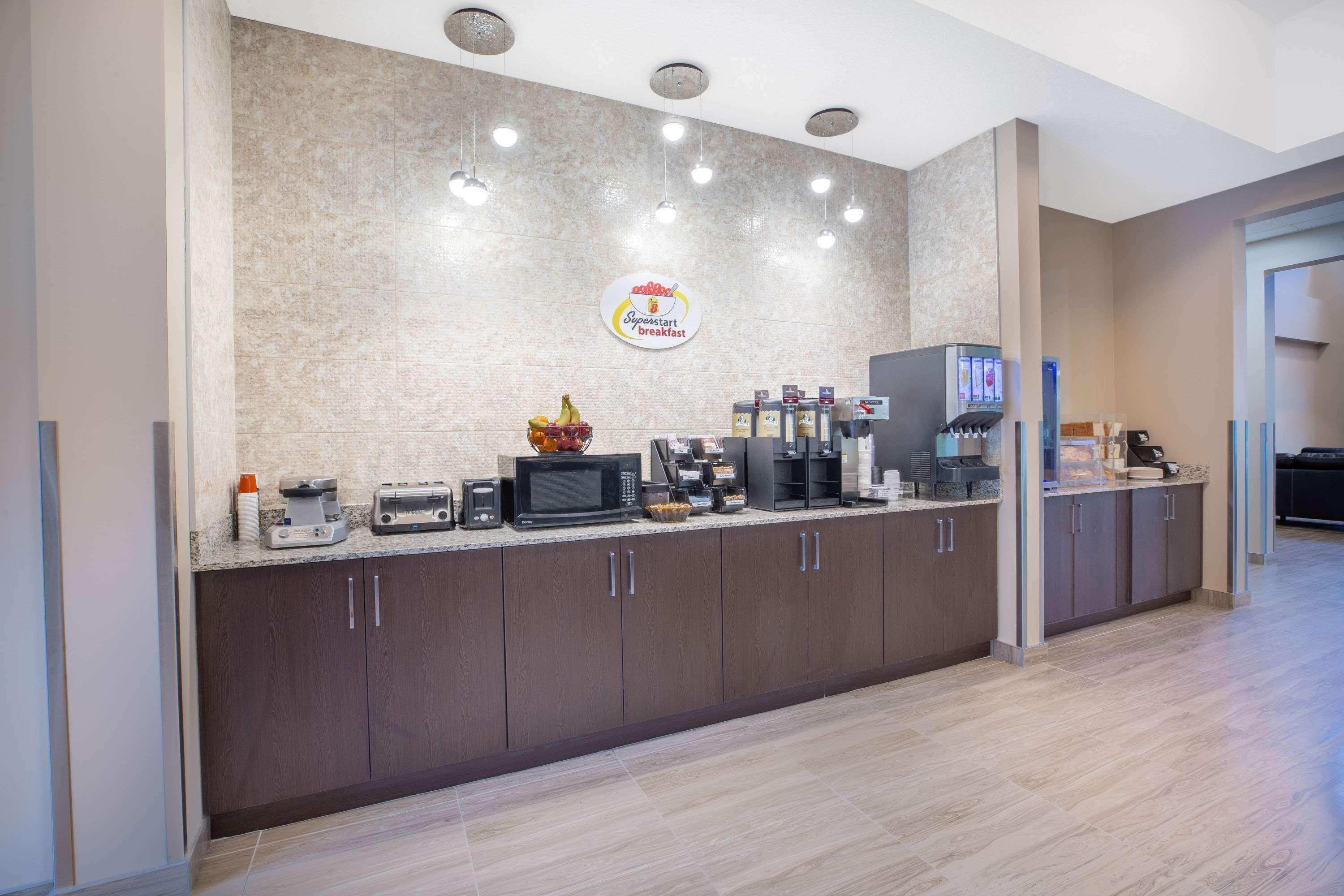 Super 8 By Wyndham Canmore Eksteriør billede