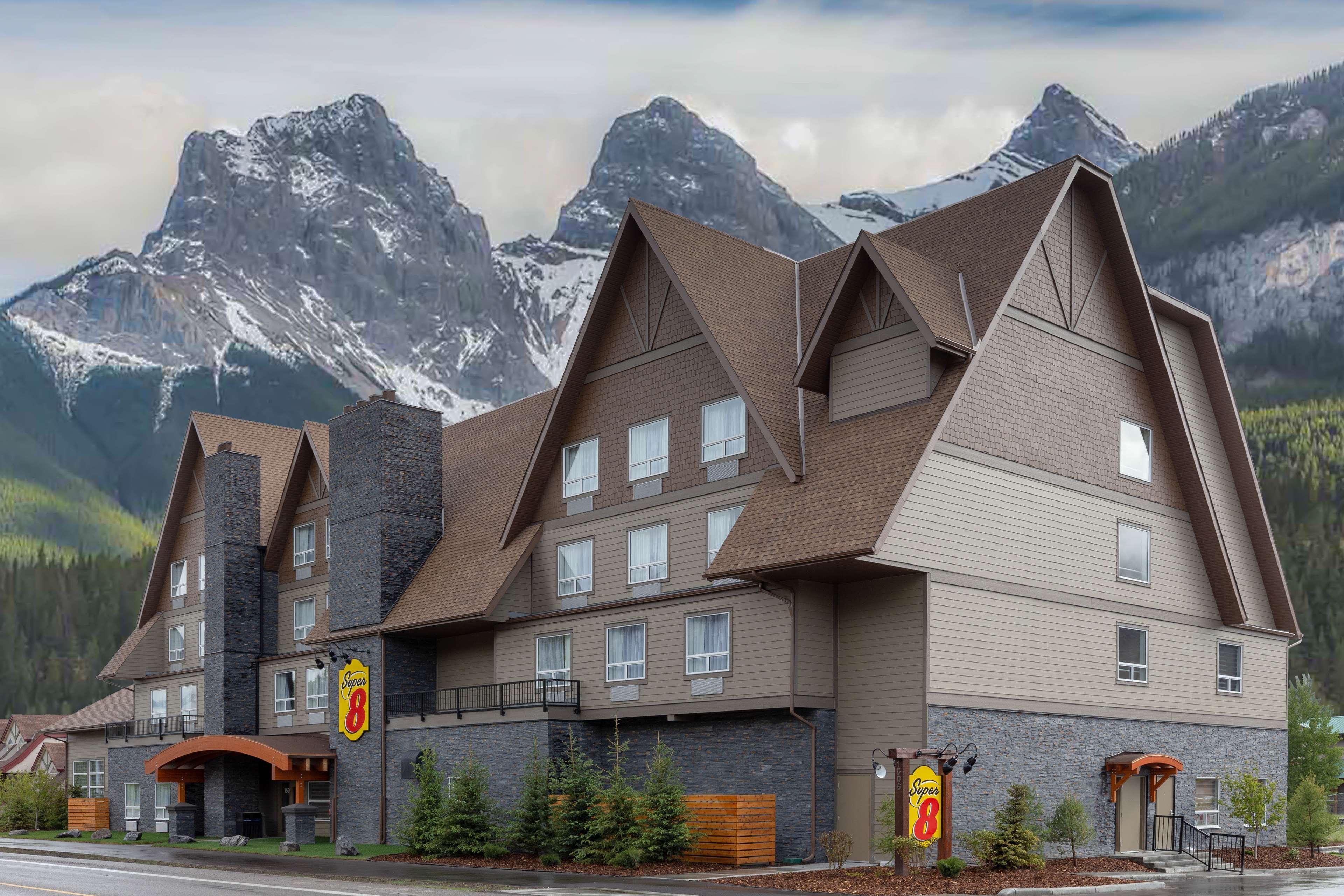 Super 8 By Wyndham Canmore Eksteriør billede