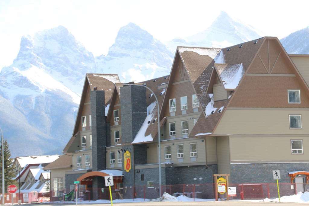 Super 8 By Wyndham Canmore Eksteriør billede