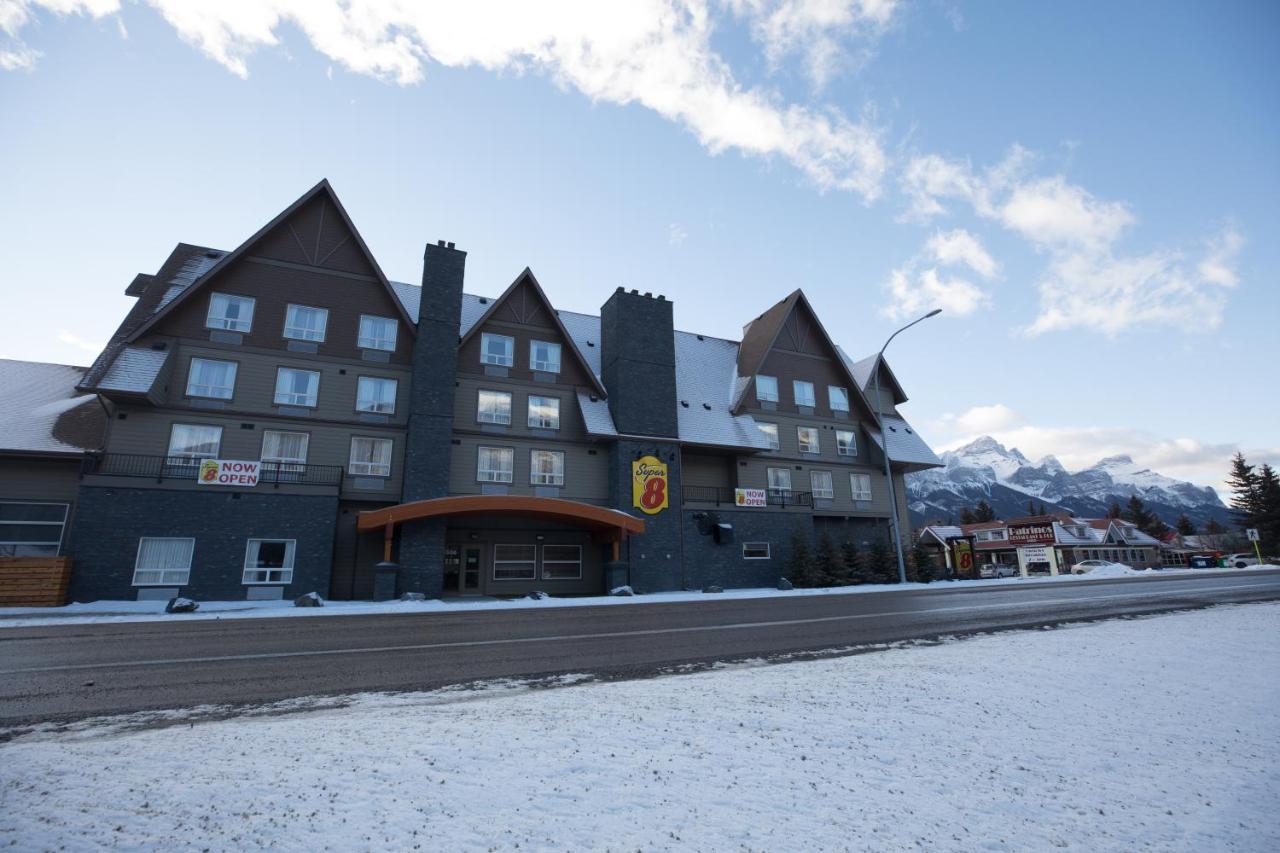 Super 8 By Wyndham Canmore Eksteriør billede