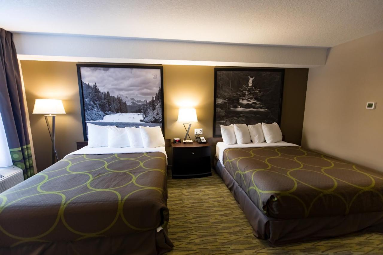Super 8 By Wyndham Canmore Eksteriør billede