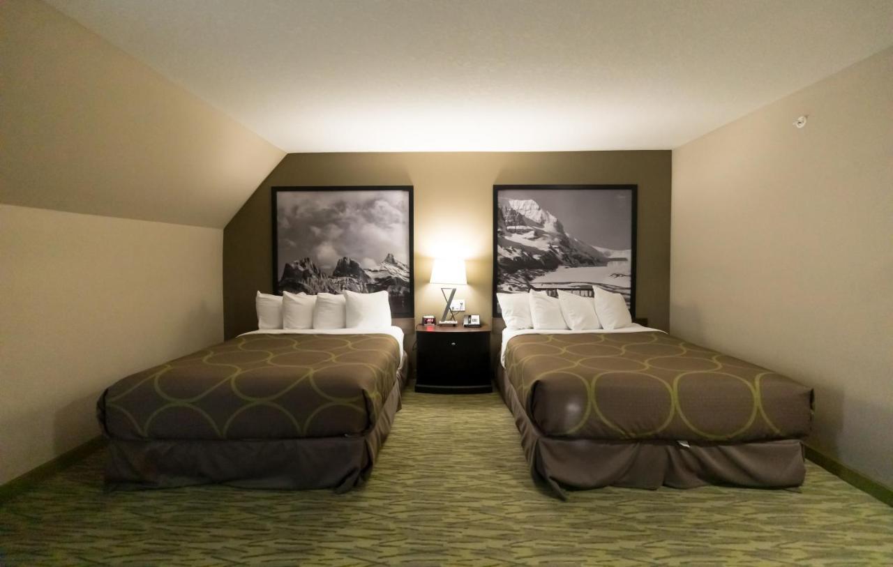 Super 8 By Wyndham Canmore Eksteriør billede